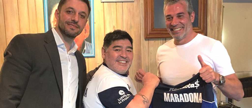 Gimnasia recibi&oacute; a Maradona con un emotivo video