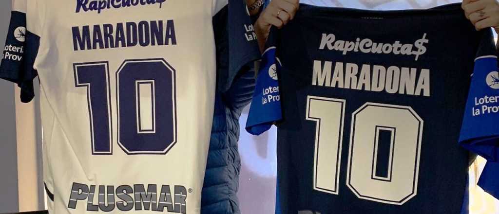 Videos: así es la camiseta especial de Maradona que hizo Gimnasia