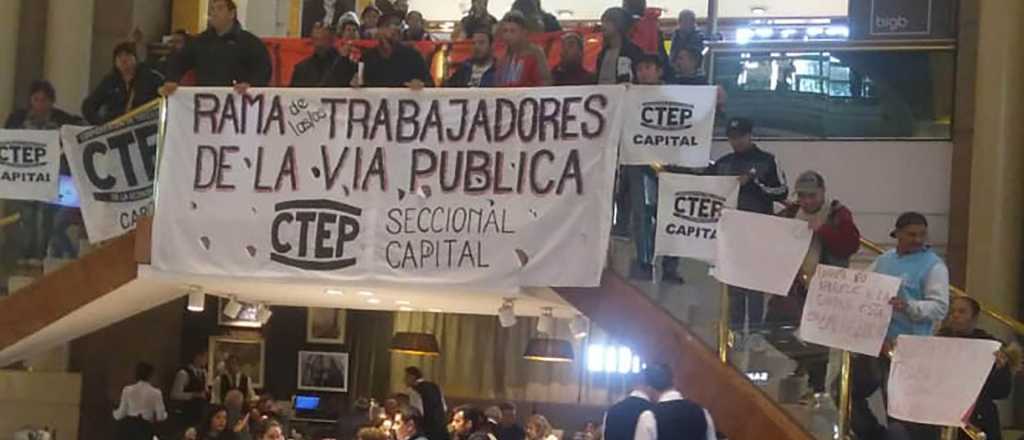 Venier: "Si hacen disturbios en el shopping les mando la policía"