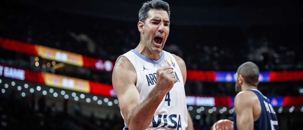 ¿Qué hacía Luis Scola mientras el resto de sus compañeros festejaban?