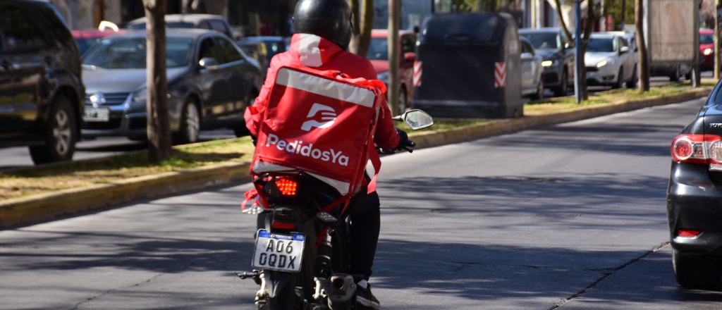 Sin control: asaltaron a otro delivery en Mendoza y le llevaron la comida