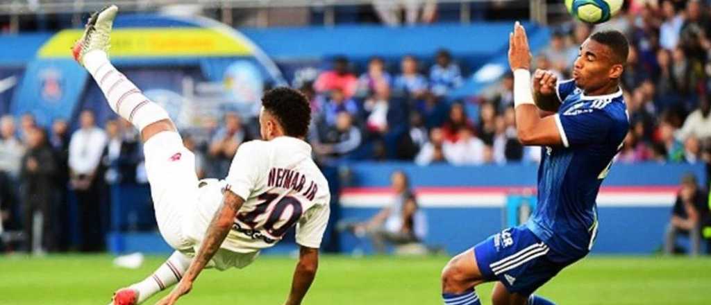 Neymar respondi&oacute; los silbidos de los hinchas con un golazo sobre la hora