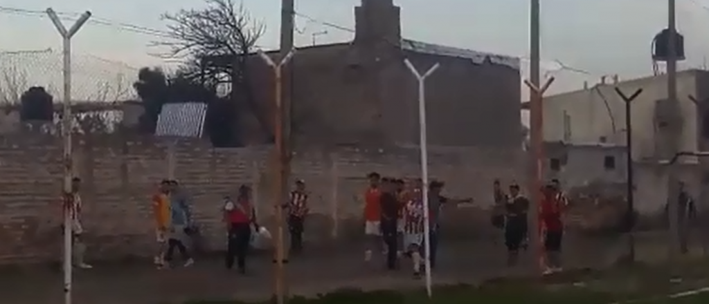 Videos: dos partidos de la liga sancarlina terminaron a las pi&ntilde;as