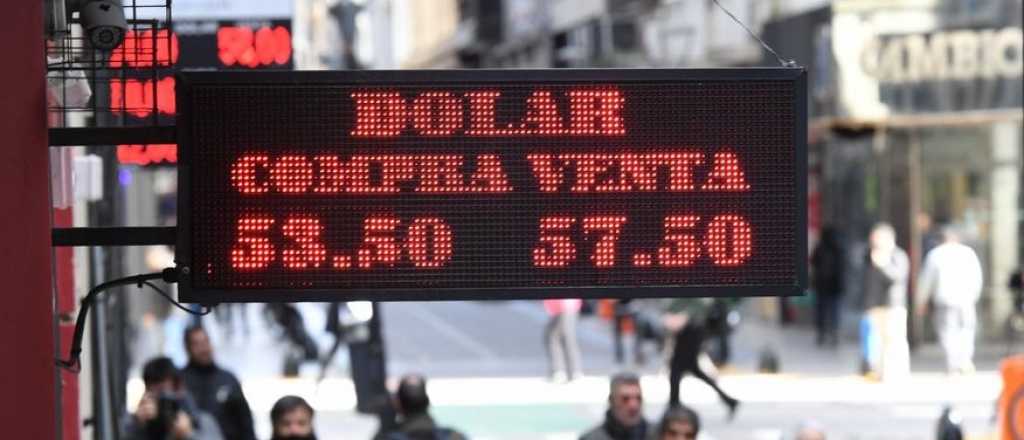 Dólar hoy: abre a $ 57,50 y el riesgo país sube a 2.181 puntos básicos