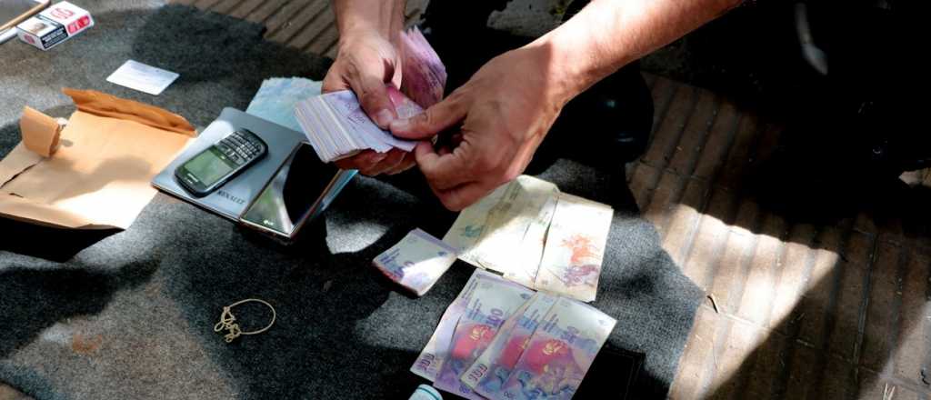 Con el cuento del tío le robaron más de $300 mil a un jubilado en San Carlos