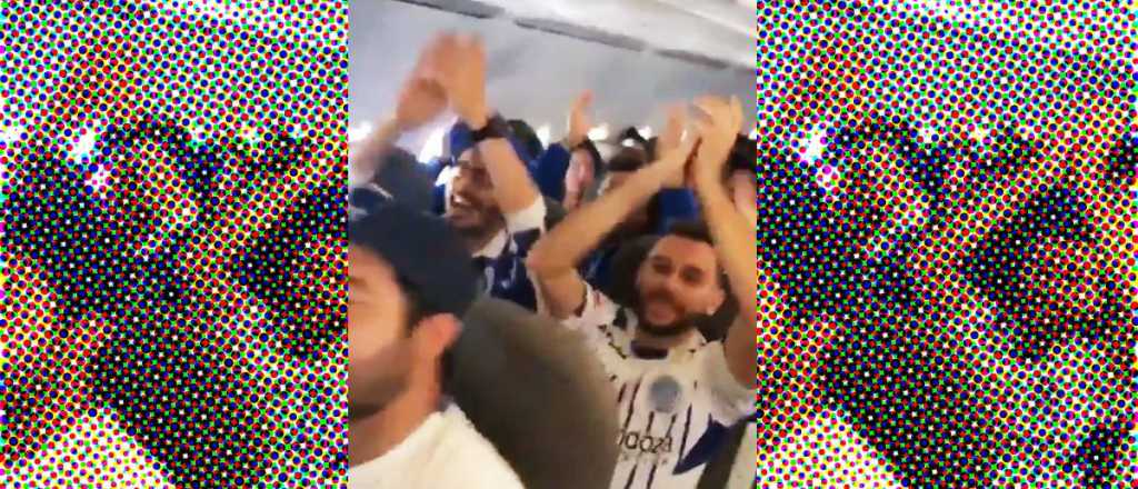 Video: el gran gesto de una azafata con los hinchas del Tomba