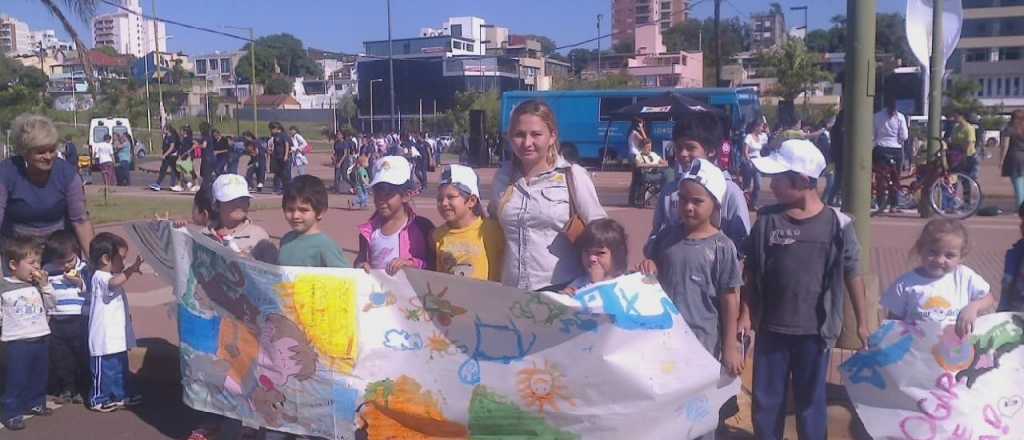 Niños de Misiones hicieron el dibujo más largo del mundo por el Día del Animal