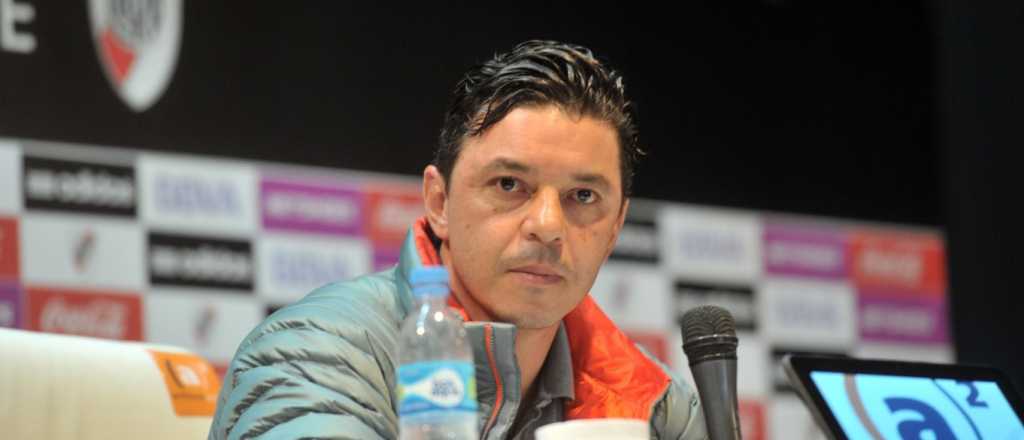 Gallardo se enojó por la foto de sus jugadores cargando a Boca