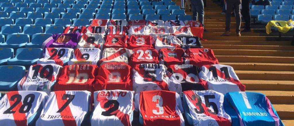 En Boca arden por las fotos de un hincha de River en la Bombonera