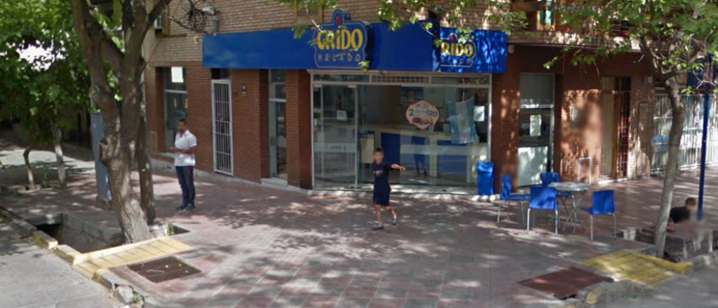 Video: armado robó una heladería en la Sexta Sección en 30 segundos