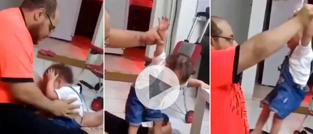 Video: un padre le enseña a su beba a pararse, a los golpes