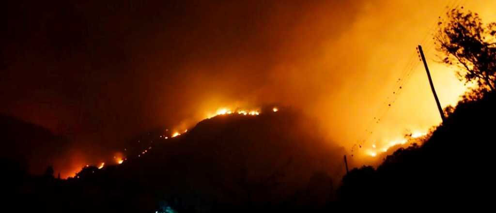 Video: 50 evacuados por un incendio forestal en las Sierras de C&oacute;rdoba