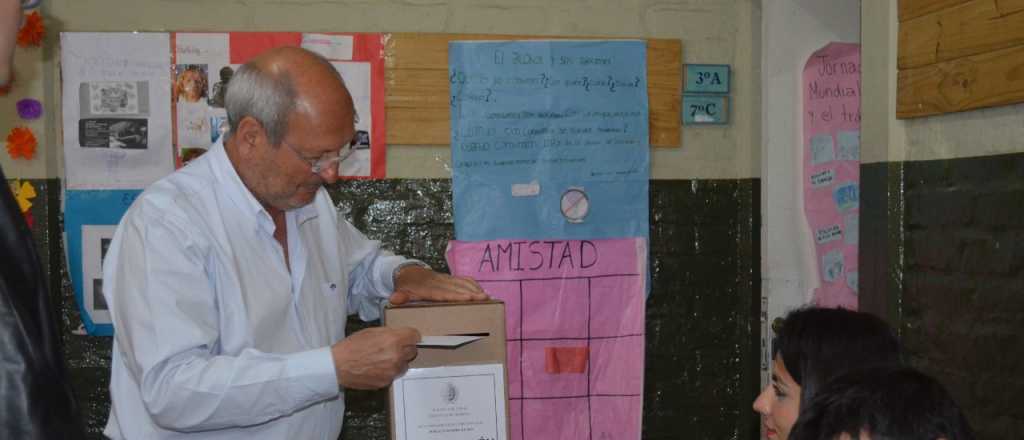 Votó Marcelino Iglesias en Guaymallén: "La gente ya tiene decidido su voto"