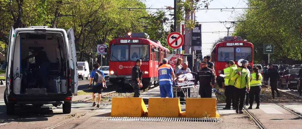Un ciclista fue atropellado por el Metrotranvía en Colón y Belgrano
