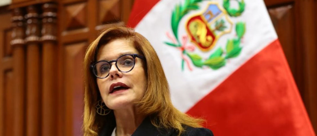 Renunció la presidenta interina de Perú y se desató una inesperada crisis