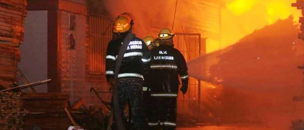 Dos nenes atrapados en un incendio en Las Heras