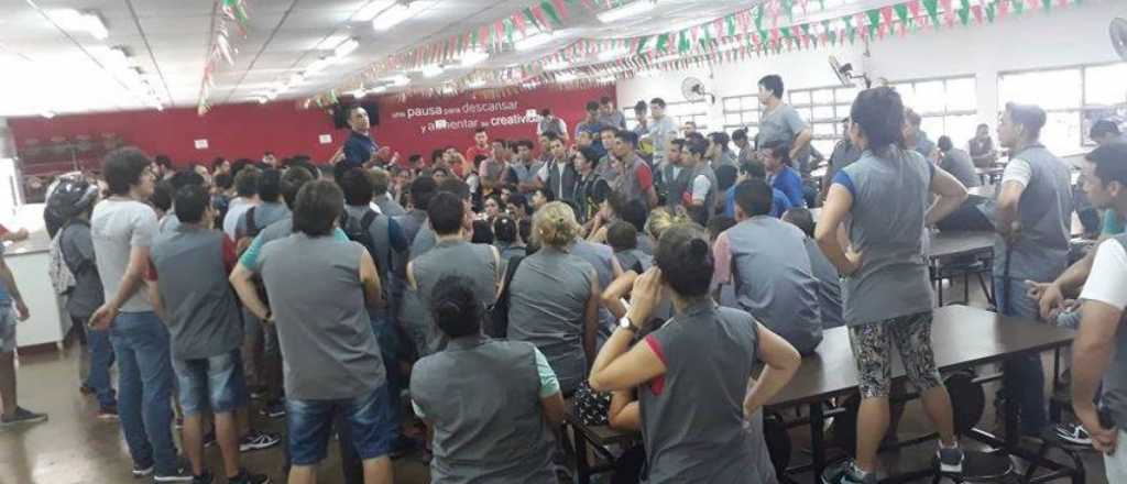 Despedirán a 400 trabajadores de la fábrica Nike de Argentina