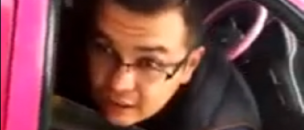 Video: un taxista fue escrachado teniendo sexo dentro de su auto