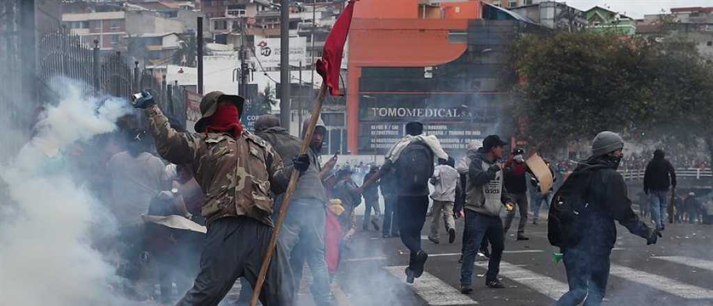 Manifestantes irrumpieron en el Parlamento de Ecuador