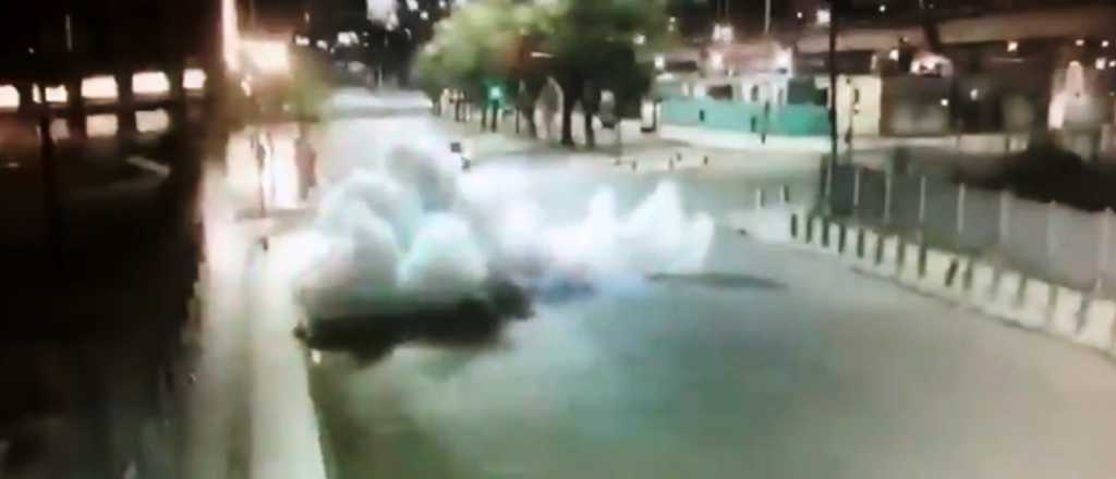 Videos: ladrones le tiraron una bomba a la policía en una persecución 