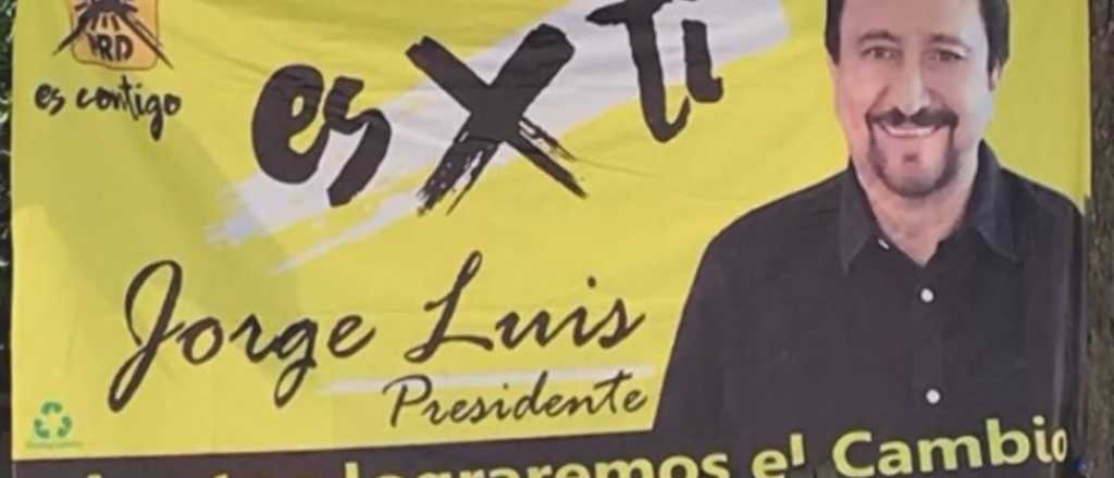 Video: Así arrastran con un auto a un político incumplidor