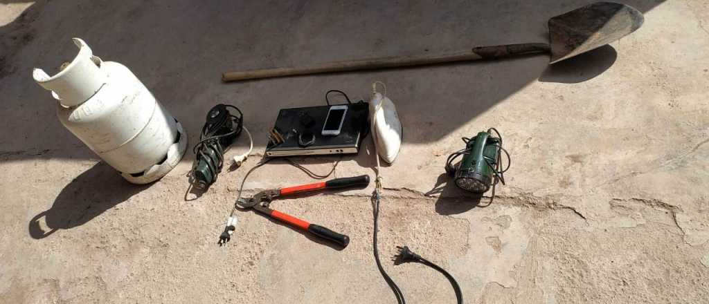 Recuperaron cosas robadas en Maipú: DVD, una plancha y tijeras de podar