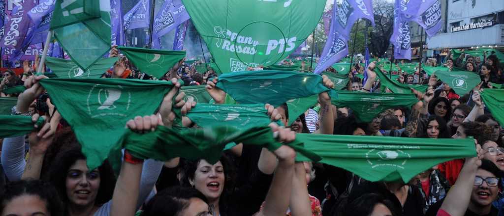Miles de mujeres reclamaron aborto legal y ESI en La Plata