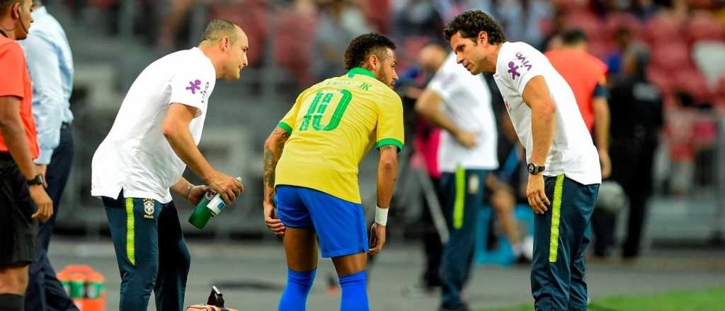 Neymar se lesionó y sólo duró 11 minutos en un amistoso de Brasil