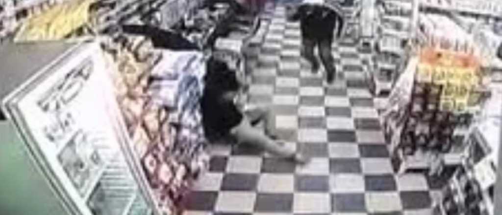 Video: un policía fue asesinado durante un asalto a un súper en San Miguel