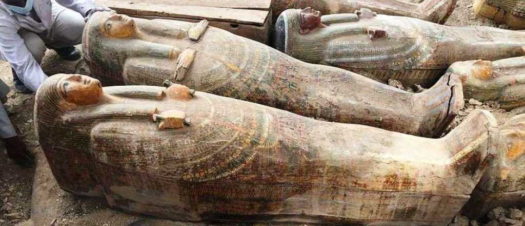 En Egipto descubrieron un escondite con más de 20 sarcófagos antiguos 