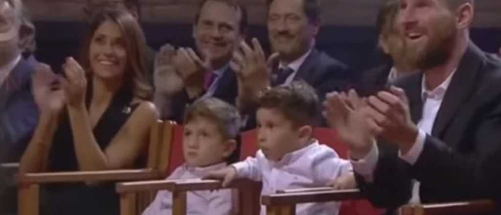Thiago y Mateo Messi sorprendidos en el show de su padre