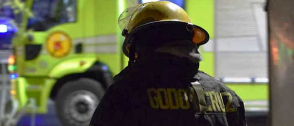 Una mujer está internada grave tras un incendio en Godoy Cruz