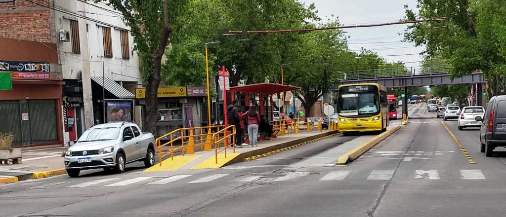 Duró poco: vándalos atacaron las paradas del Metrobus de Godoy Cruz