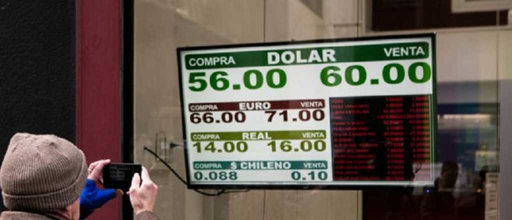 Dólar hoy: abre estable a $60 y el riesgo país se ubica a 2.058 puntos