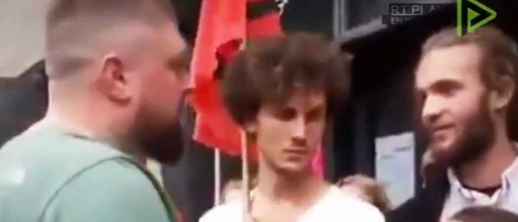 Video: un hombre enfrentó a veganos que bloqueaban un McDonald's 