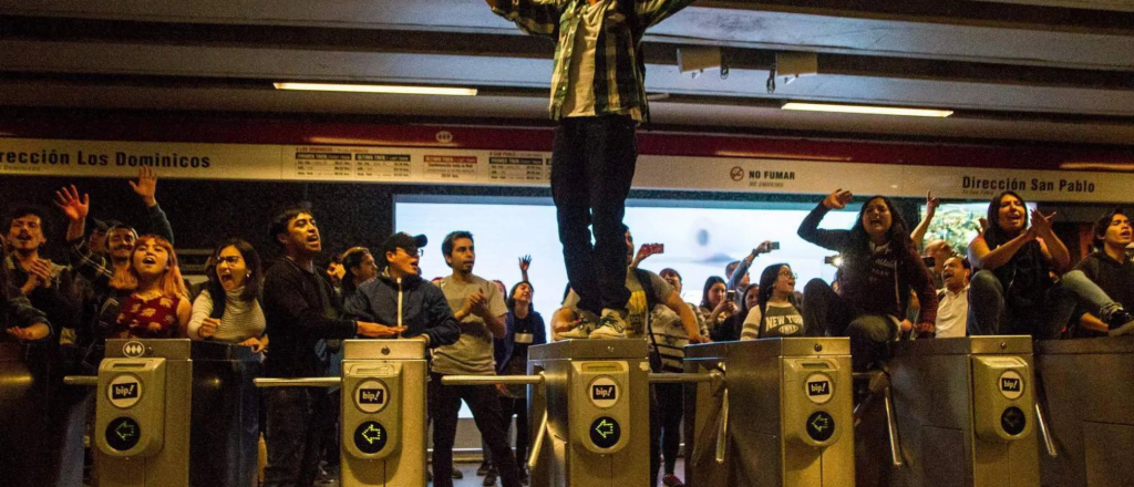 Lo que la TV no muestra: los videos m&aacute;s fuertes de lo que est&aacute; pasando en Chile