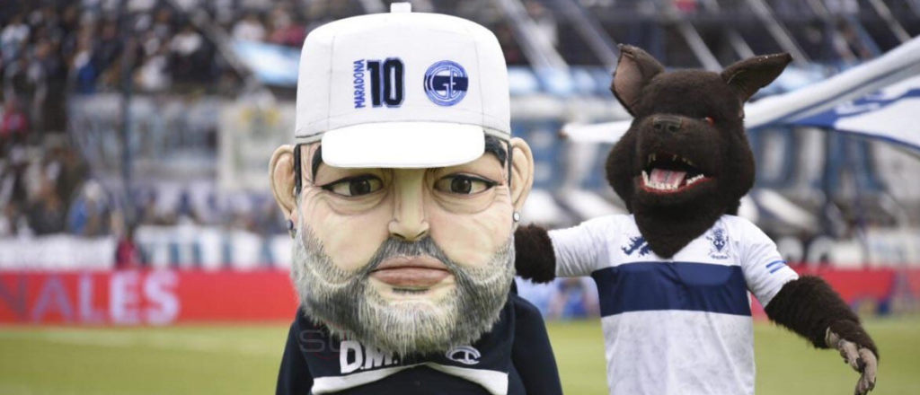 La mascota de Diego Maradona causó furor... ¡y memes!