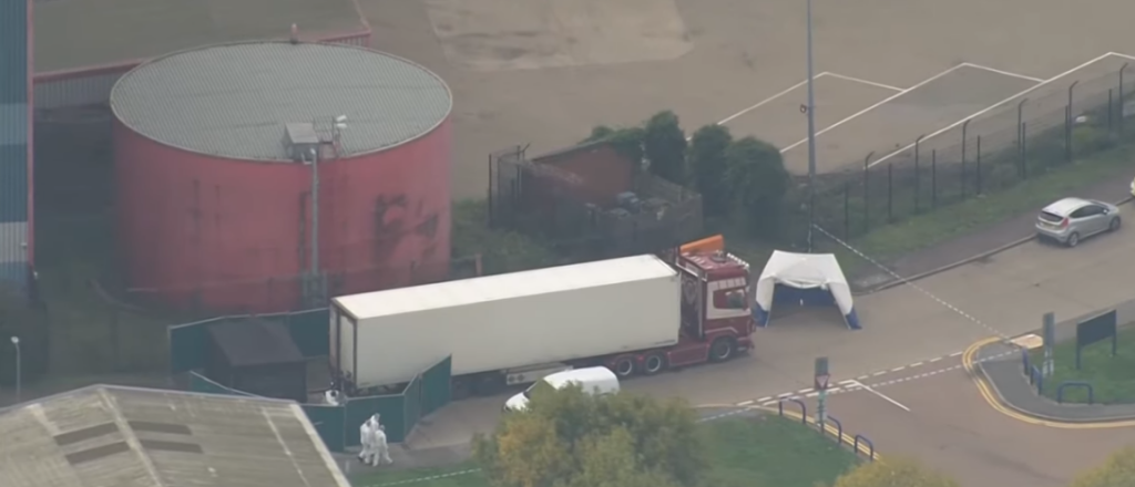 Pararon un cami&oacute;n y encontraron 39 cad&aacute;veres en el contenedor