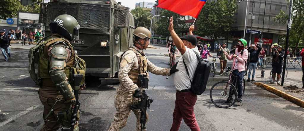 Nuevos disturbios en Santiago de Chile: balearon a un funcionario de DDHH