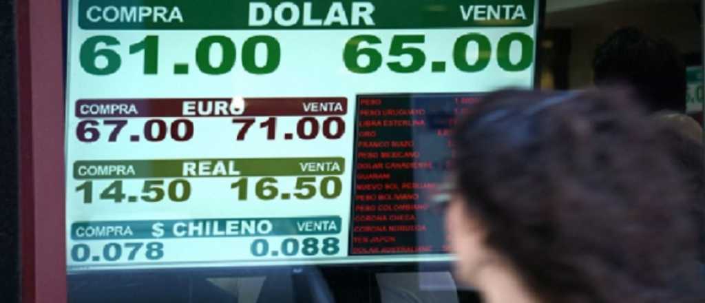 Dólar hoy: abrió a $65 en el Banco Nación y el "blue" araña los $80