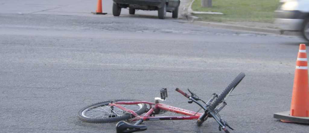 Un ciclista ebrio chocó contra un auto en Tunuyán