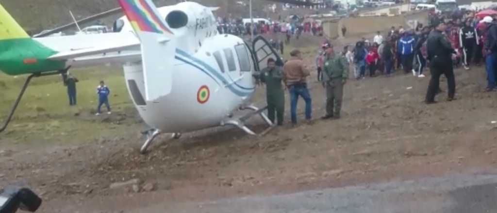 Video: el helic&oacute;ptero en el que viajaba Evo Morales aterriz&oacute; de emergencia