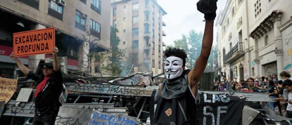 Chile: aprueban ley que eleva penas a quienes oculten su rostro en protestas
