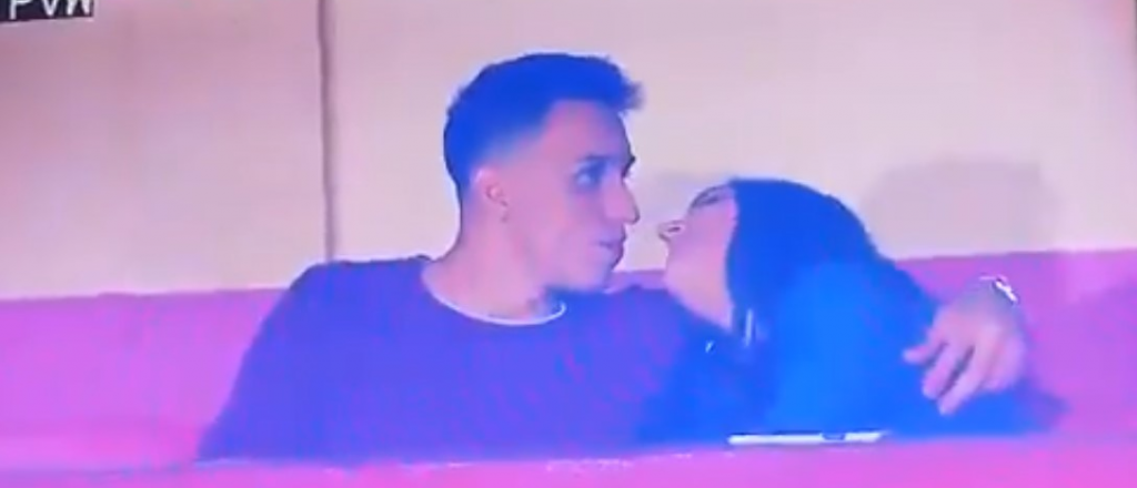 Video: captan infraganti a una pareja teniendo sexo oral en medio de un partido