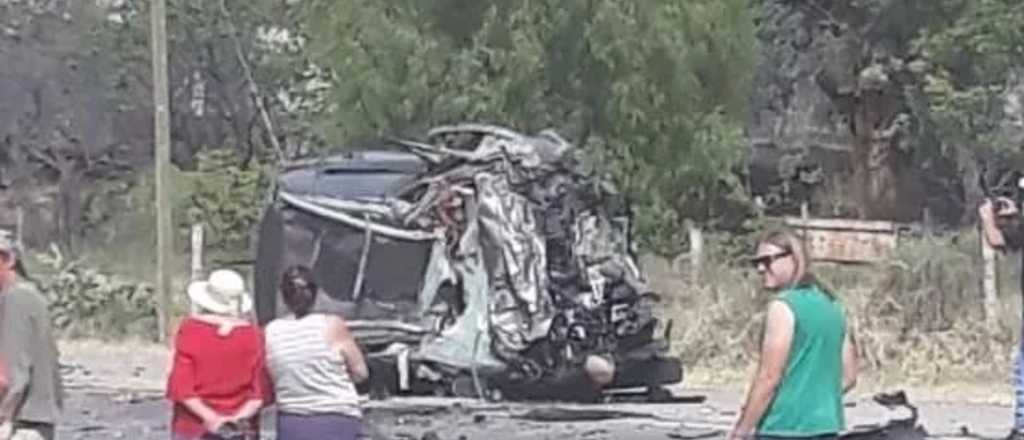 Fuerte accidente en Lavalle entre un micro sanjuanino y un auto