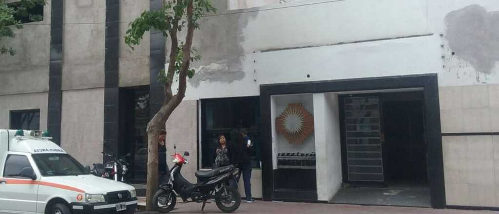 Murió una mujer al caer de un colectivo en San Martín