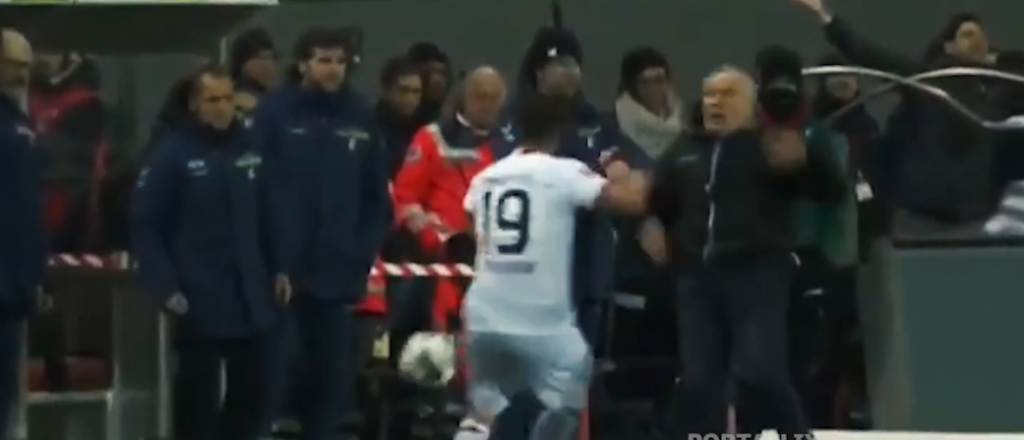 Video: un argentino enloqueció y golpeó al DT rival en Alemania