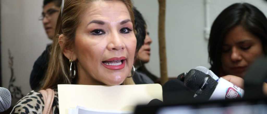 El llanto de la senadora boliviana que asumiría en lugar de Evo