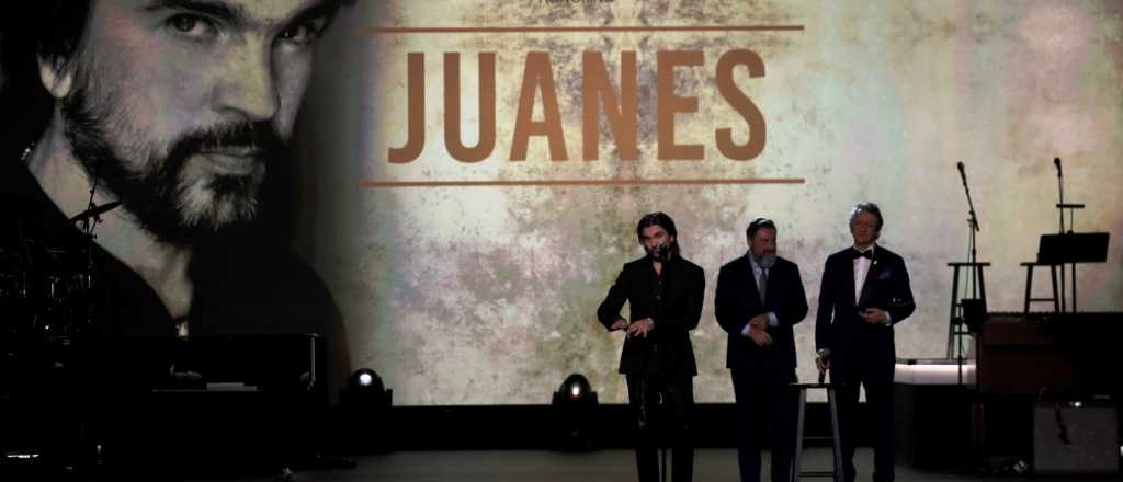 Con un homenaje de sus colegas, Juanes fue elegido Persona del Año