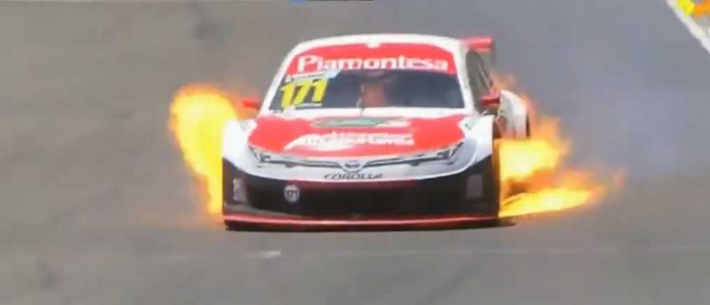 P&aacute;nico en el Top Race: se incendi&oacute; un auto y el piloto logr&oacute; escapar